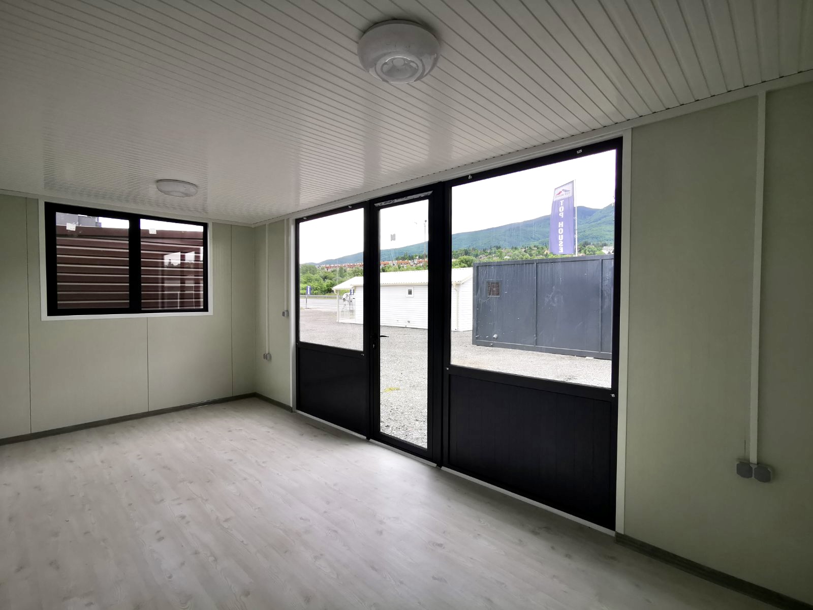 Standard Container Irene 4