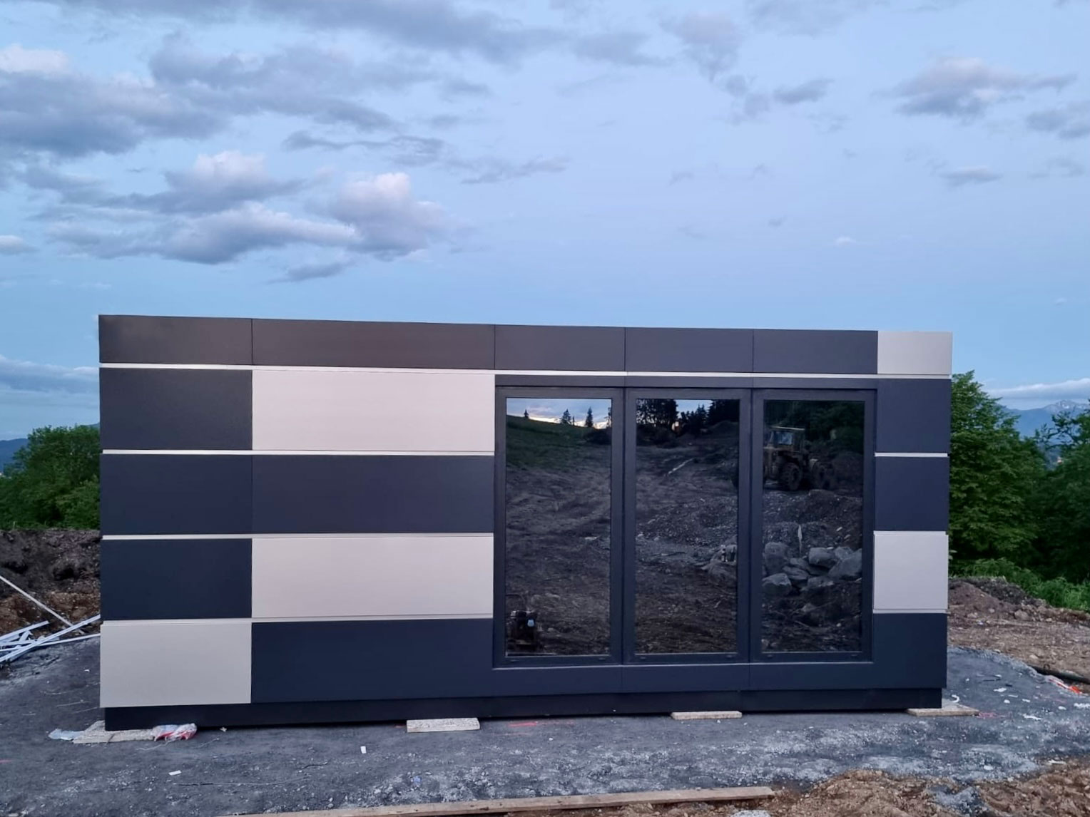 Vertex Commercial Container 1