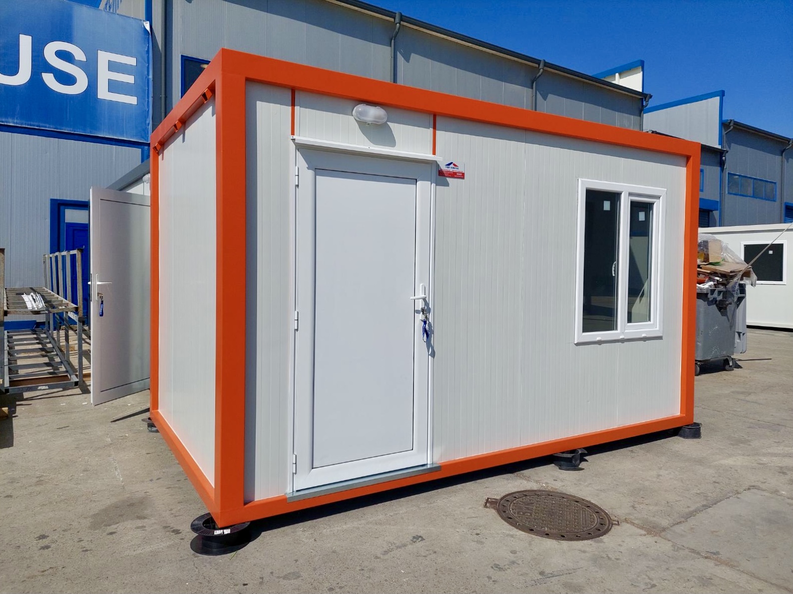 Ethan Standard Container 1