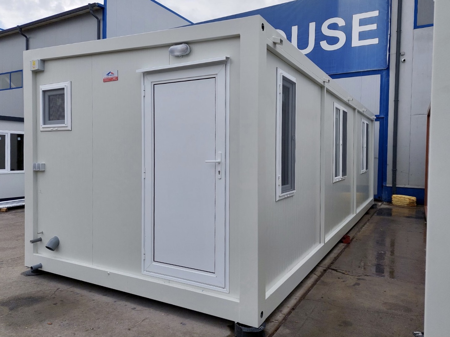 2-104 Standard Container 1