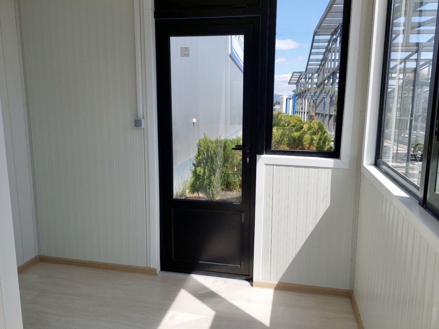 Lukos Guard Cabin 2