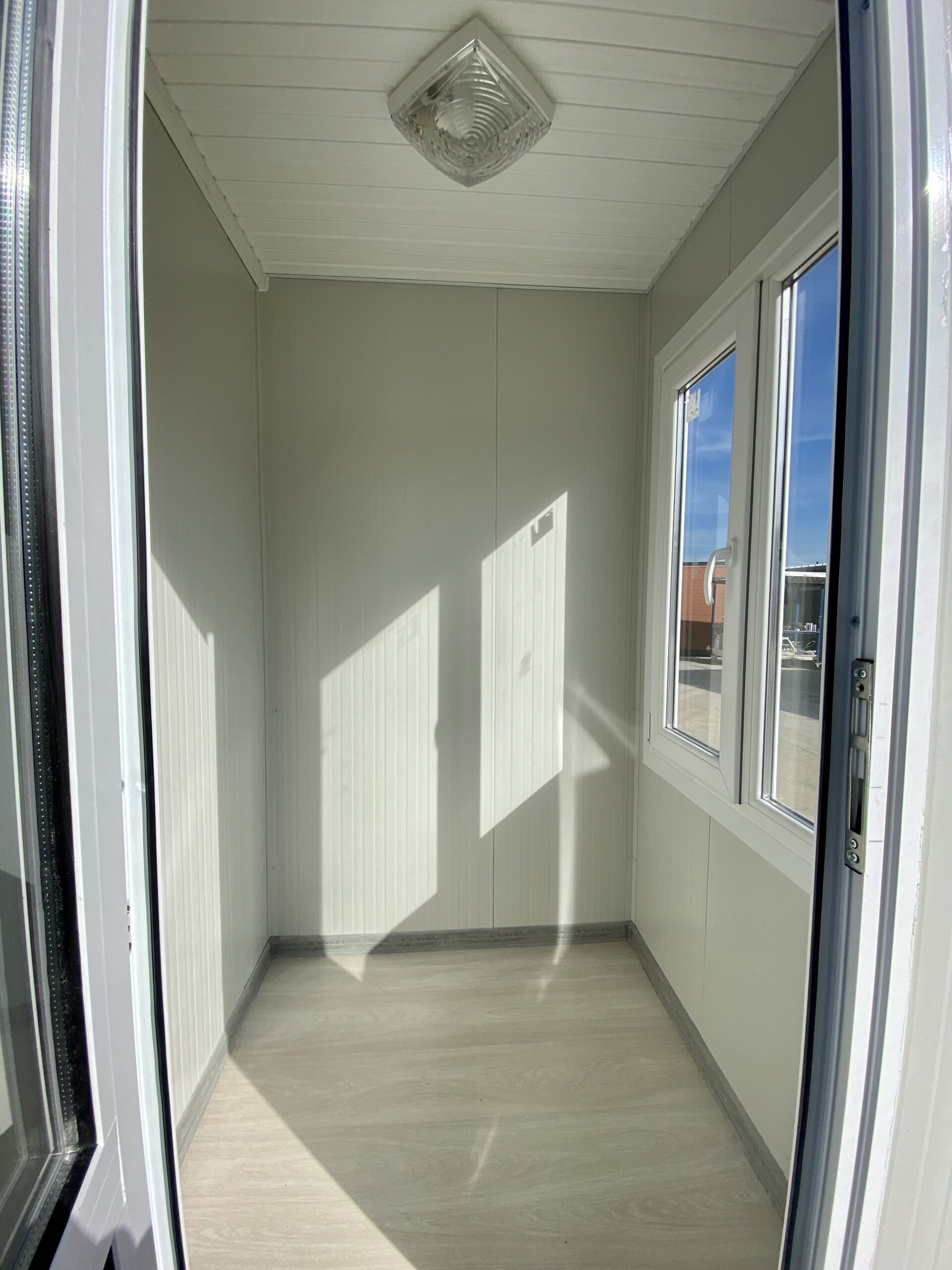 Guard Cabin 143×143 4