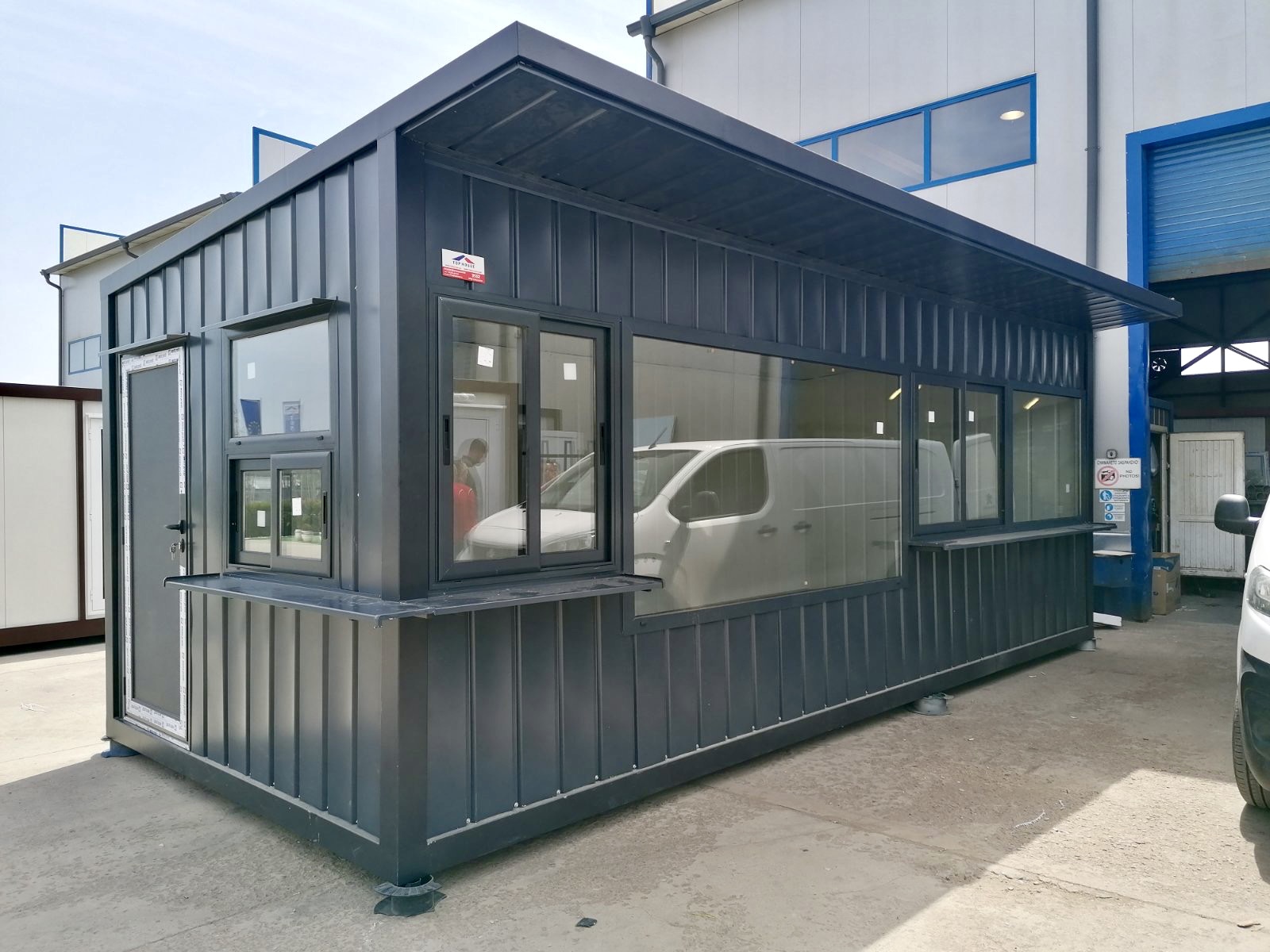 Commercial Container Adora 2