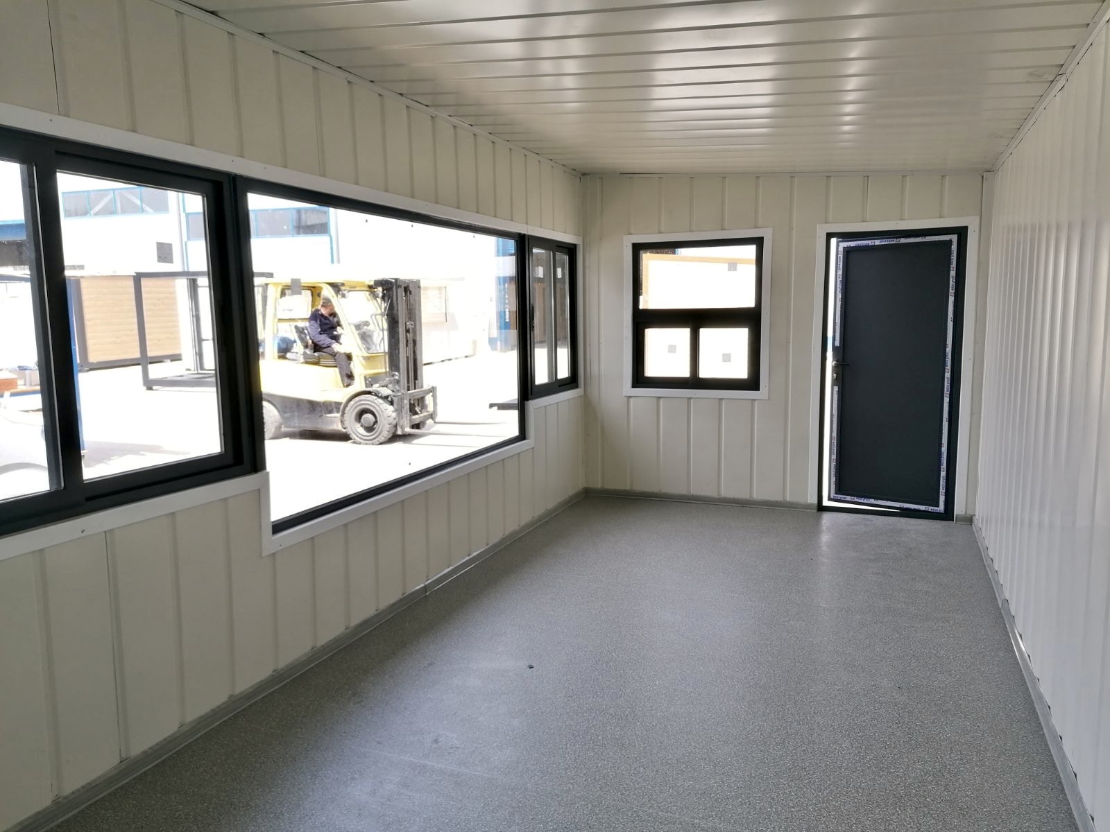 Commercial Container Adora 3
