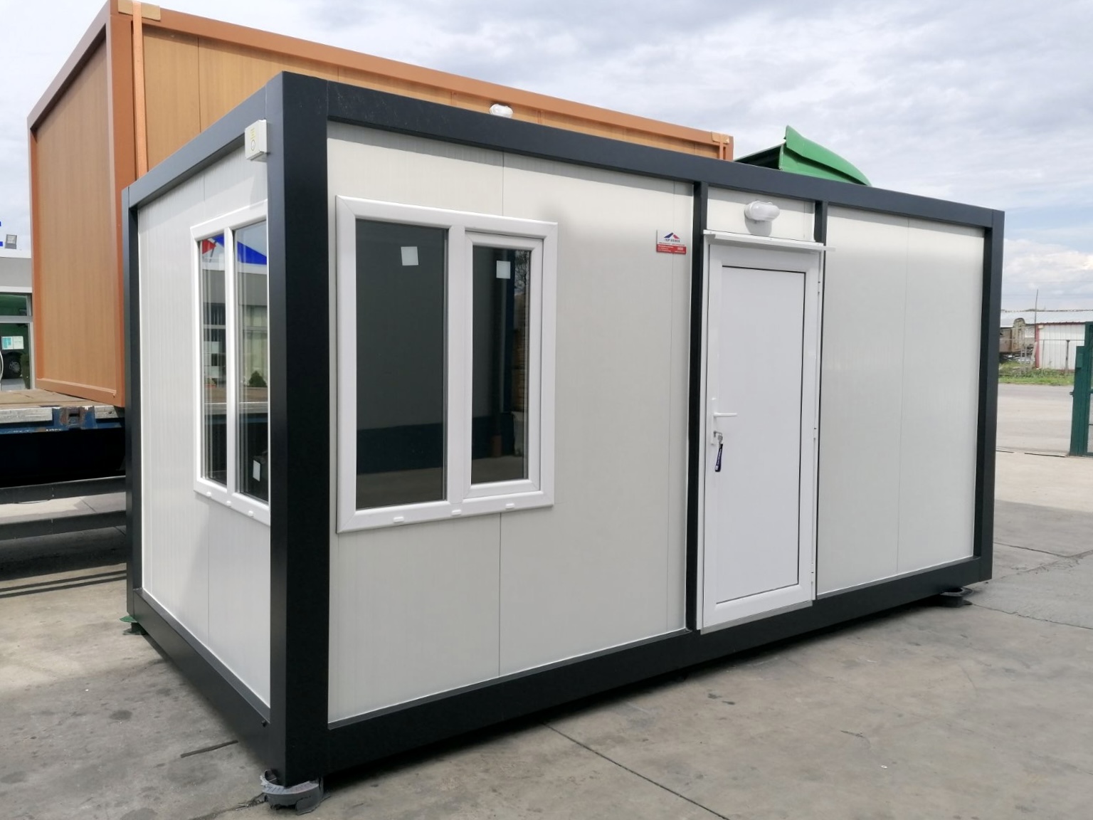 Container standard Adalia 1