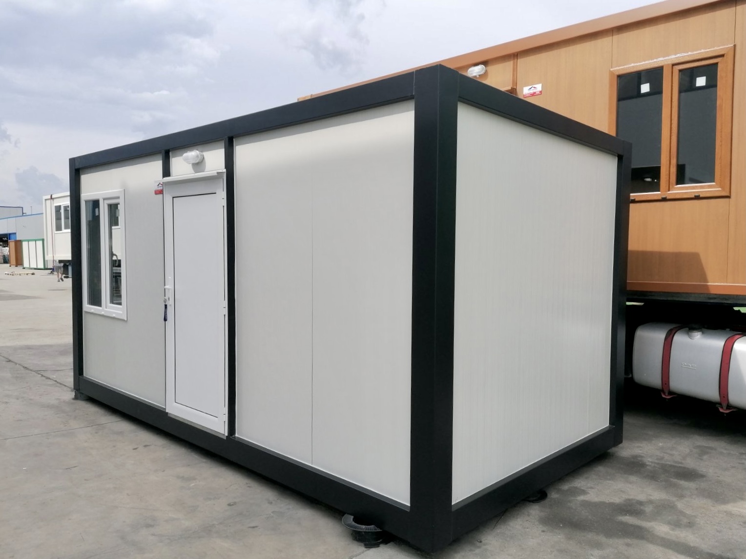 Container standard Adalia 2