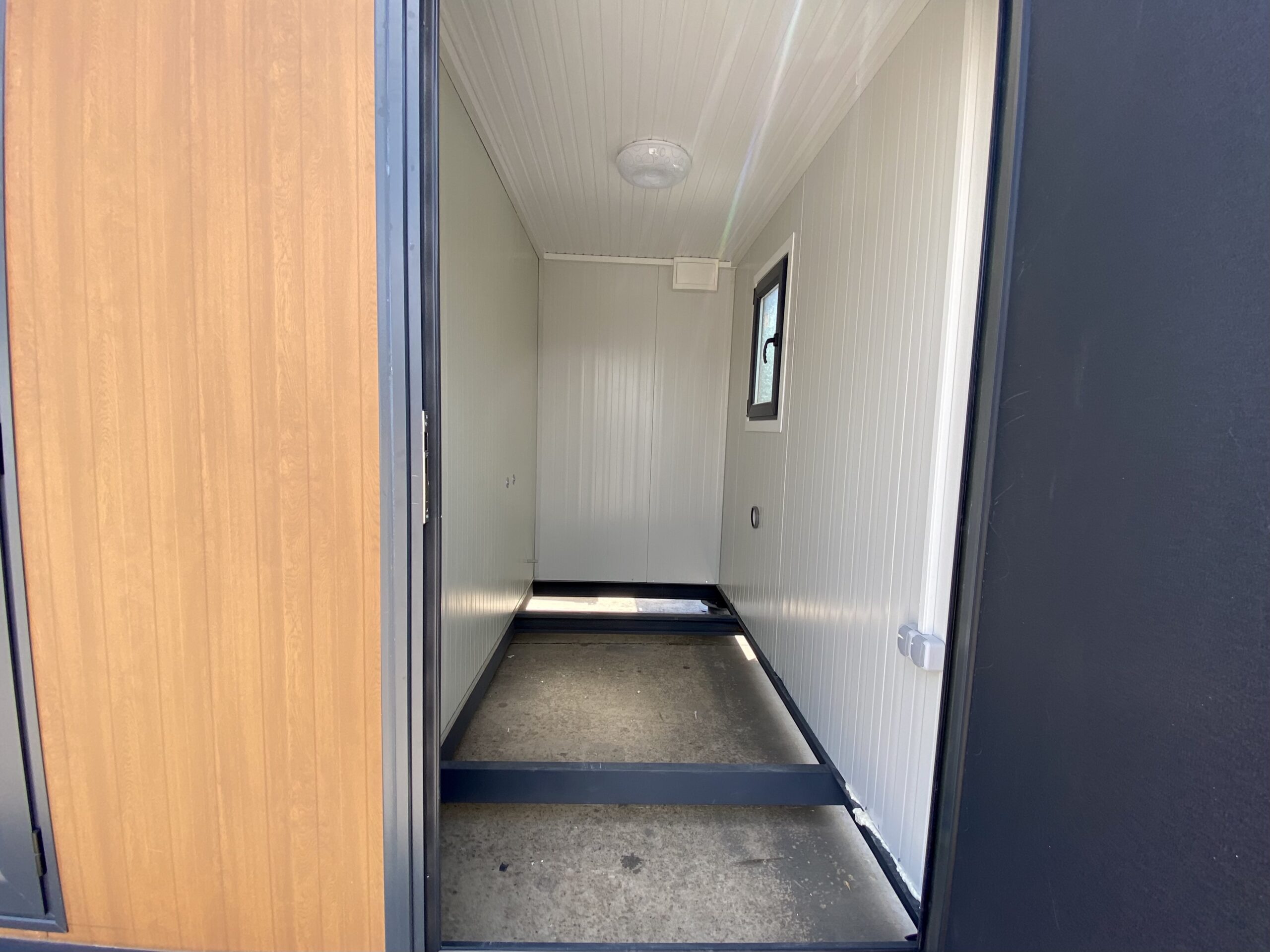 Guard Cabin 6-619 4
